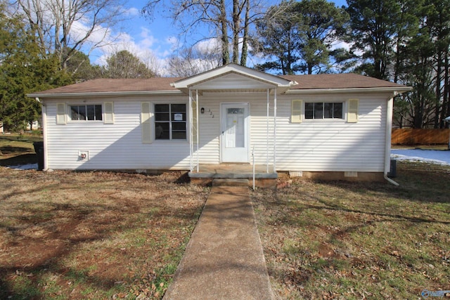 view of front facade with a front yard