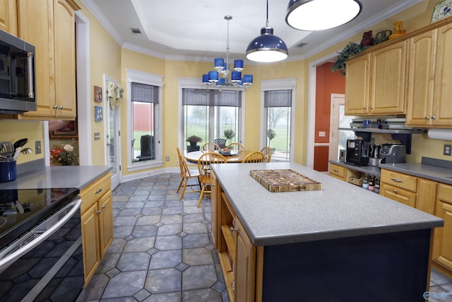 kitchen featuring stainless steel appliances, a chandelier, a center island, tile patterned flooring, and a tray ceiling