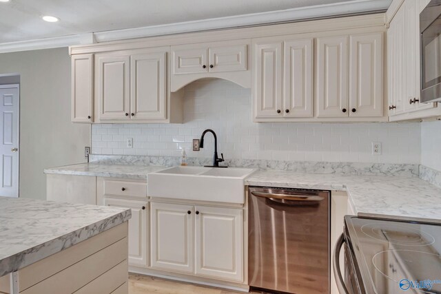 kitchen featuring sink, light wood-type flooring, decorative backsplash, appliances with stainless steel finishes, and ornamental molding