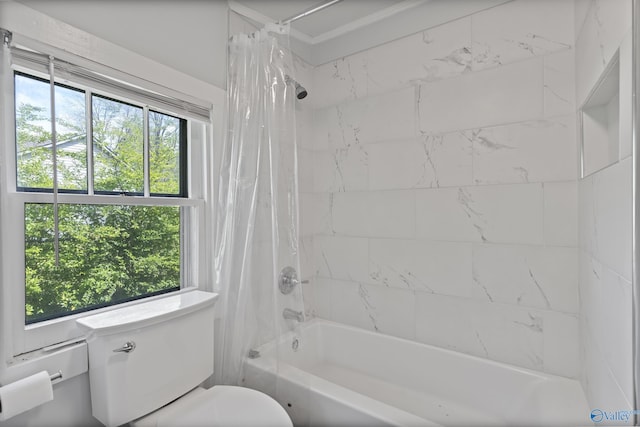 505 Mccullough Ave NE, Huntsville, AL 35801 - full bath featuring shower / tub combo with curtain, a wealth of natural light, and toilet