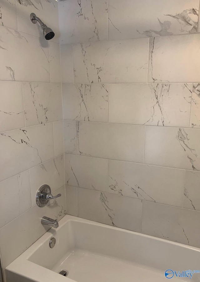505 Mccullough Ave NE, Huntsville, AL 35801 - bathroom featuring shower / bathtub combination