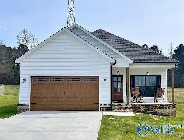 view of front of home featuring a garage, a porch, and a front yard