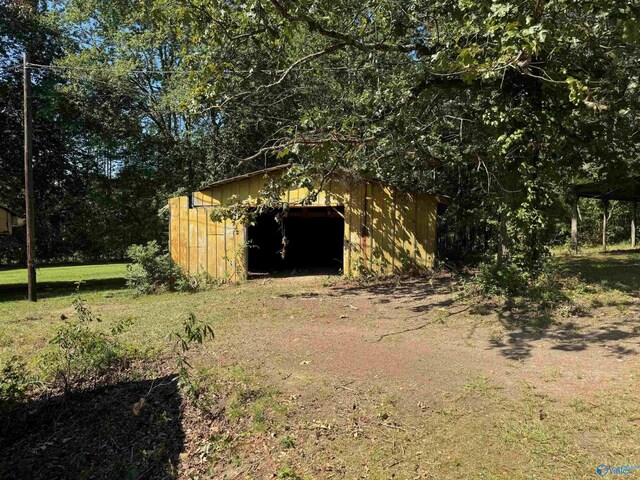 view of outbuilding