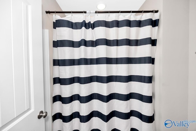 114 Burdine St, New Market, AL 35761 - full bath with curtained shower