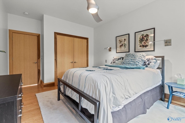 bedroom featuring light wood-type flooring, a closet, and ceiling fan