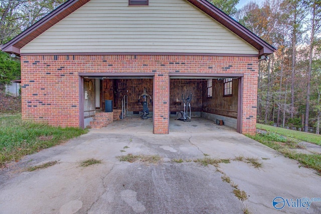 view of detached garage