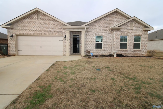 view of front of house featuring a front yard and a garage