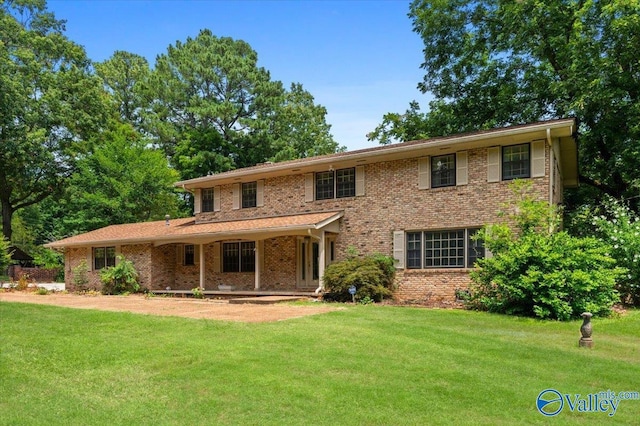 view of front of house featuring a front yard