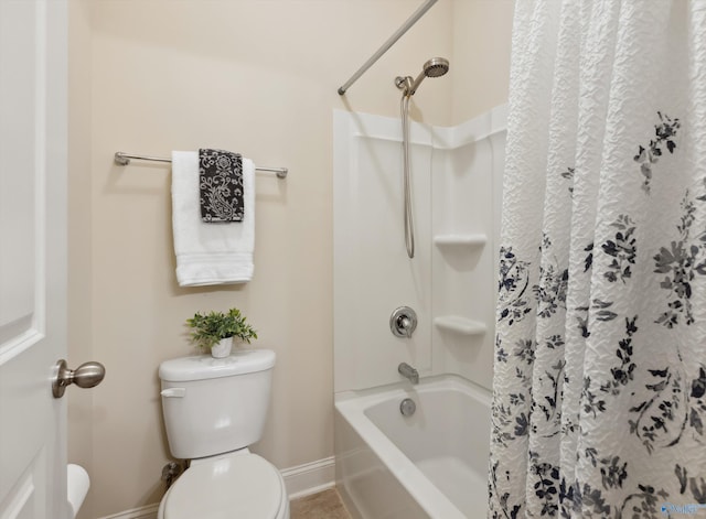 full bath with baseboards, toilet, and shower / tub combo with curtain