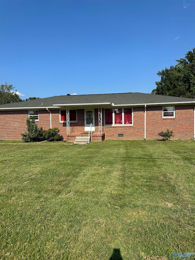 view of front of property with a front lawn