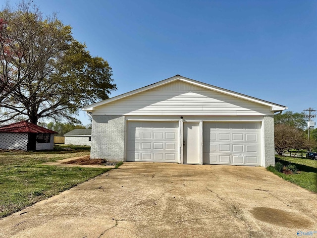 view of detached garage
