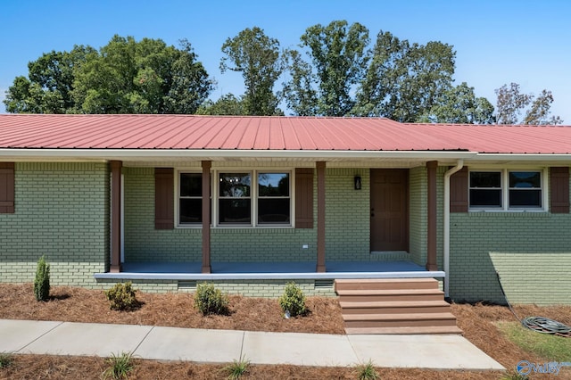 ranch-style house featuring a porch