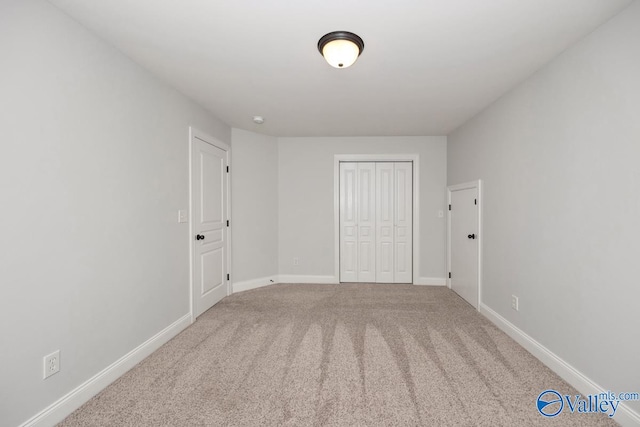 unfurnished room with carpet flooring