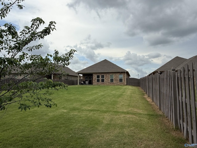 view of yard featuring a fenced backyard