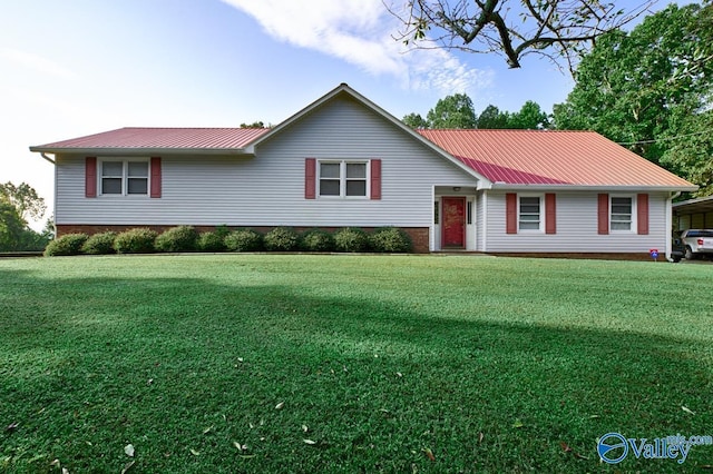 view of front of house featuring a front yard