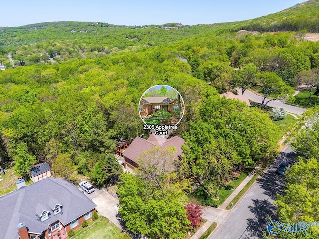 bird's eye view featuring a wooded view