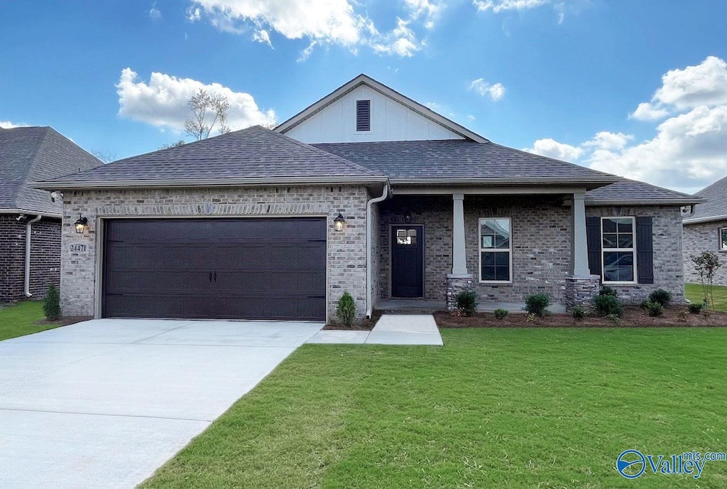 view of front facade featuring a garage and a front lawn