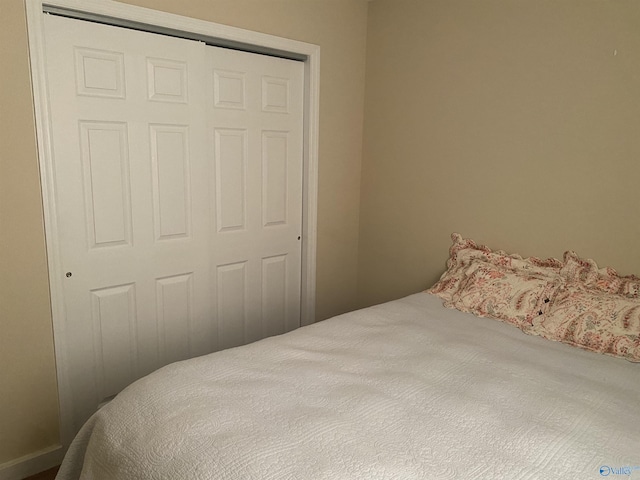 bedroom with a closet