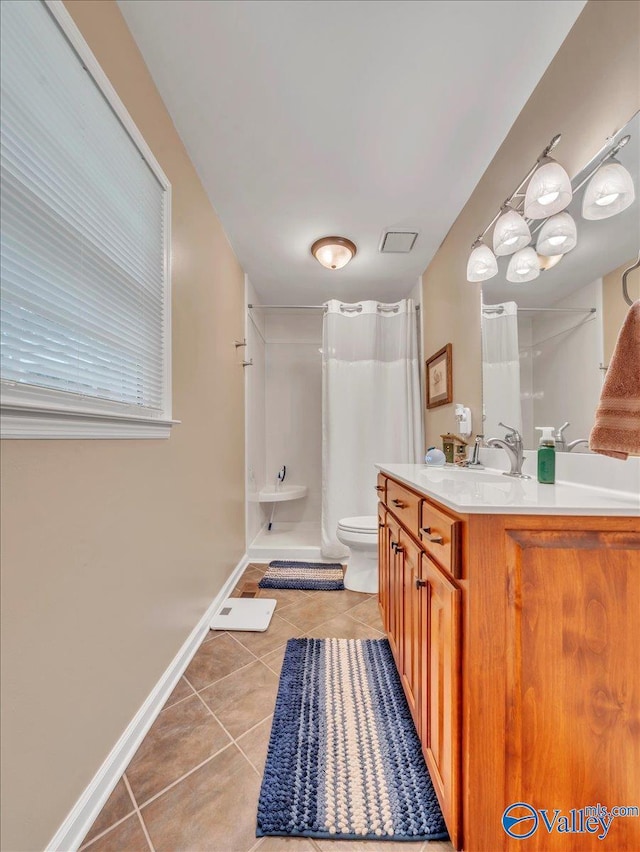 full bathroom with tile patterned flooring, toilet, a shower with curtain, vanity, and baseboards
