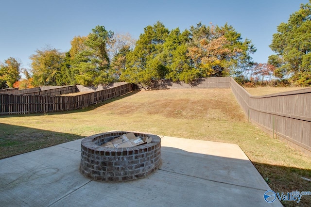 view of yard with a patio area