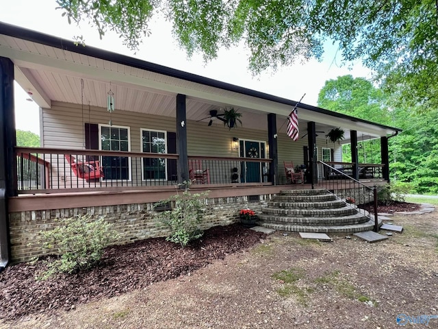 view of front of home featuring ceiling fan and covered porch