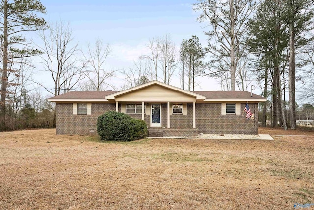 single story home featuring a front yard