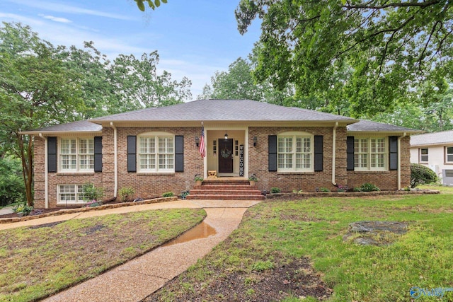 single story home featuring brick siding and a front lawn