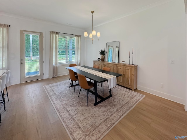 dining room with crown molding, a chandelier, and light hardwood / wood-style flooring