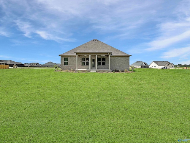 view of front of house featuring a front yard