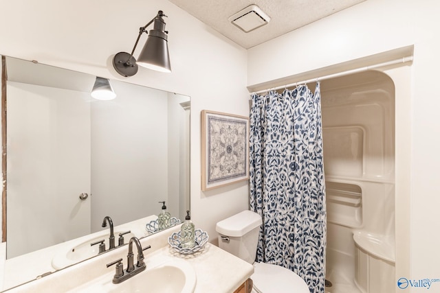 bathroom featuring vanity, toilet, a textured ceiling, and a shower with shower curtain