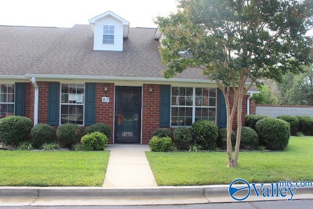 view of front of home featuring a front yard