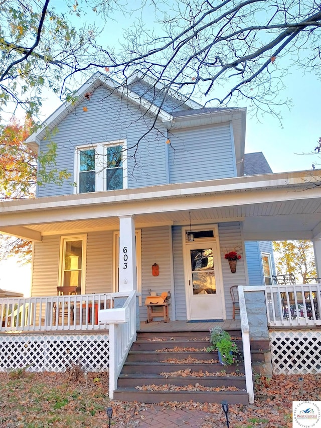 view of front of property featuring a porch