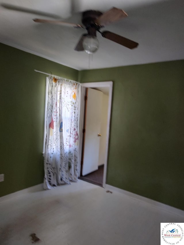 empty room with a ceiling fan