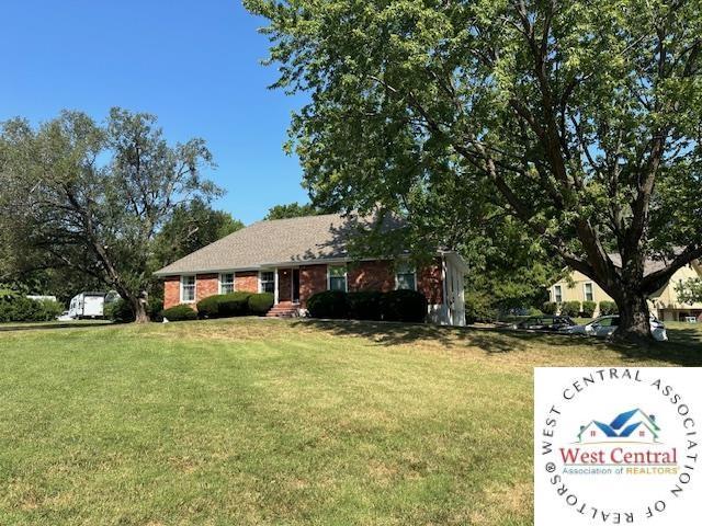 view of front of home with a front lawn