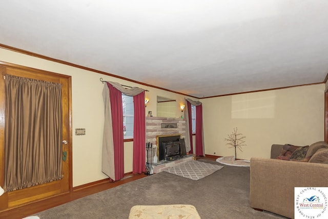 carpeted living room with crown molding, a wood stove, and baseboards