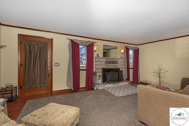 living room featuring crown molding, wood finished floors, and baseboards