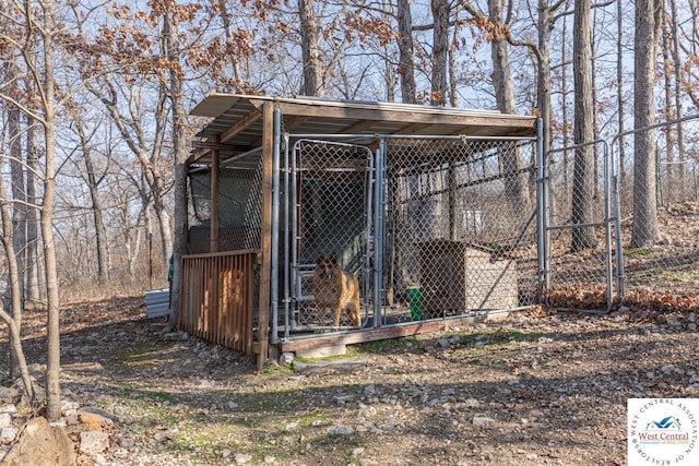 view of outdoor structure with an outbuilding