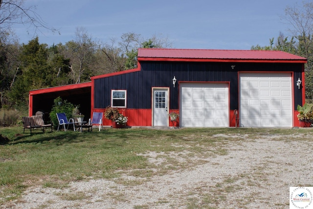 view of detached garage