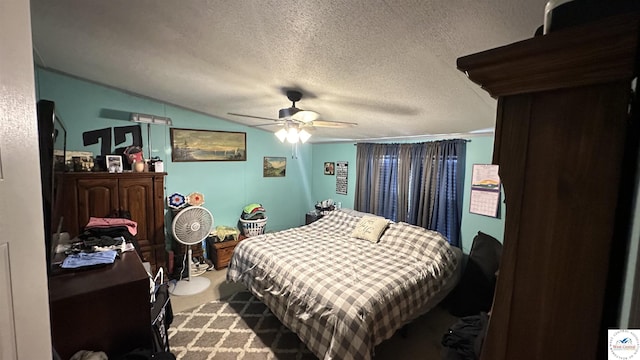 carpeted bedroom with lofted ceiling, a textured ceiling, and ceiling fan