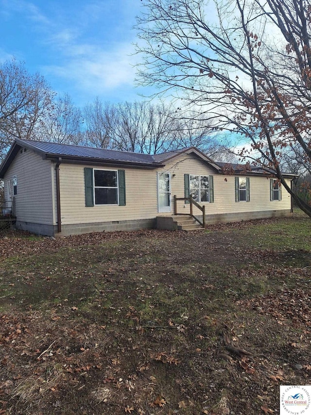 manufactured / mobile home featuring metal roof and crawl space