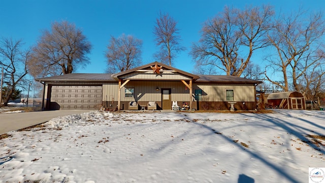 view of front of home featuring a garage and driveway