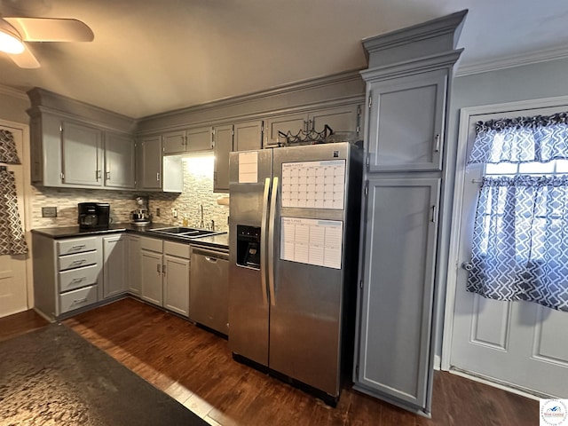 kitchen featuring stainless steel appliances, a sink, and gray cabinetry