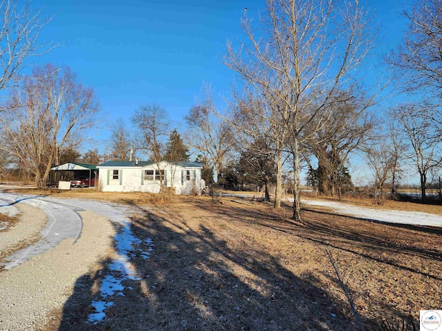 view of front of home featuring curved driveway