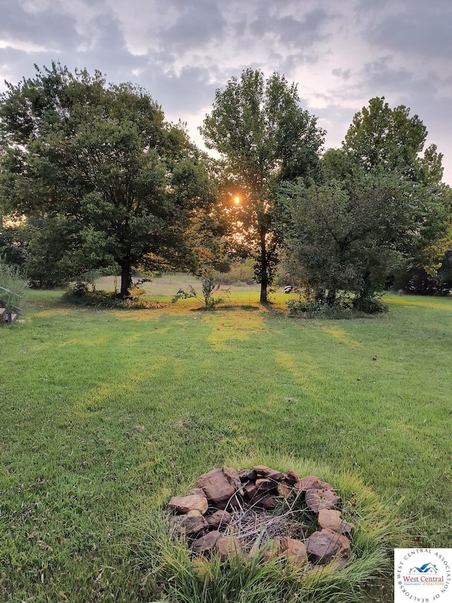 view of yard with a fire pit