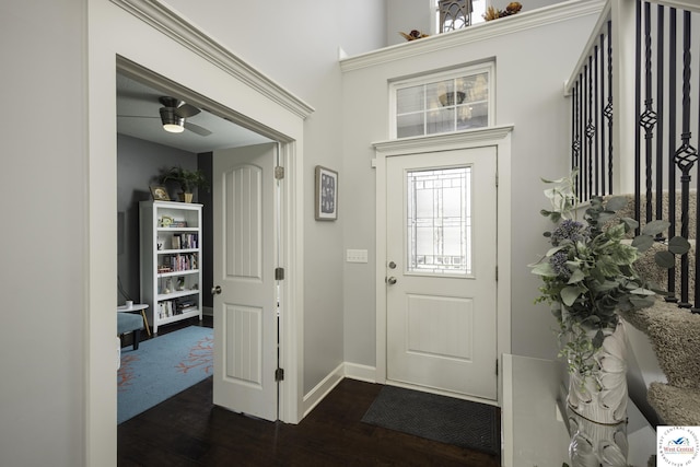 foyer featuring a ceiling fan, dark wood-style flooring, and baseboards