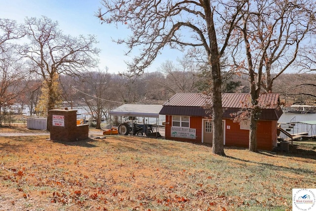 view of yard featuring a carport