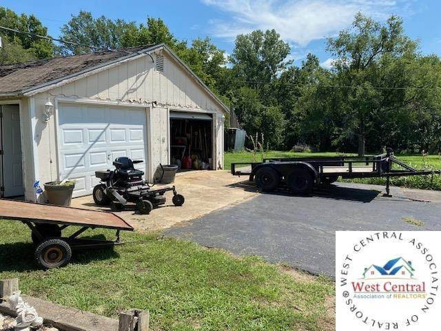 view of detached garage