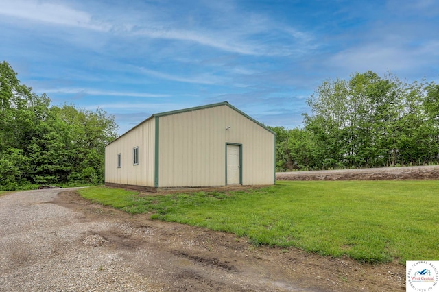 view of outbuilding with driveway