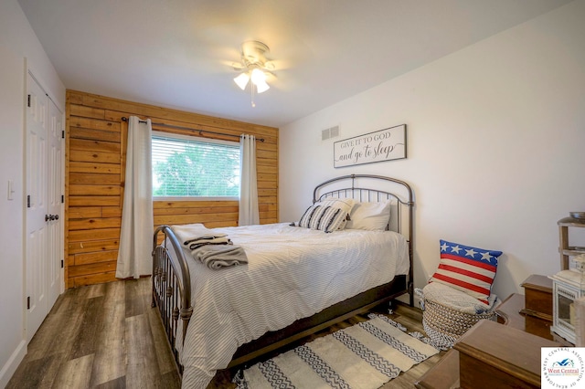 bedroom with a closet, dark wood-style flooring, and visible vents