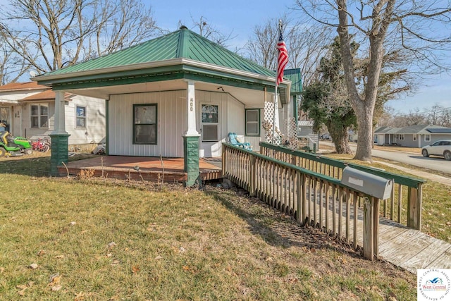 view of front of property with a front yard and metal roof